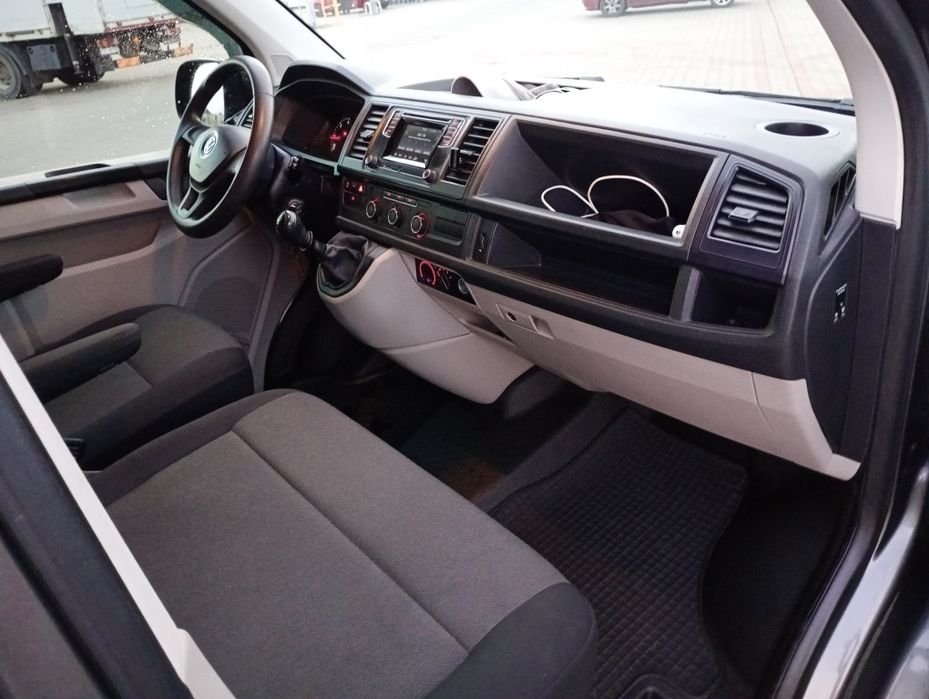 Sprzedam VW t 6 transporter caravelle 2.0 tdi 9 -osob.2016 rok.klima.