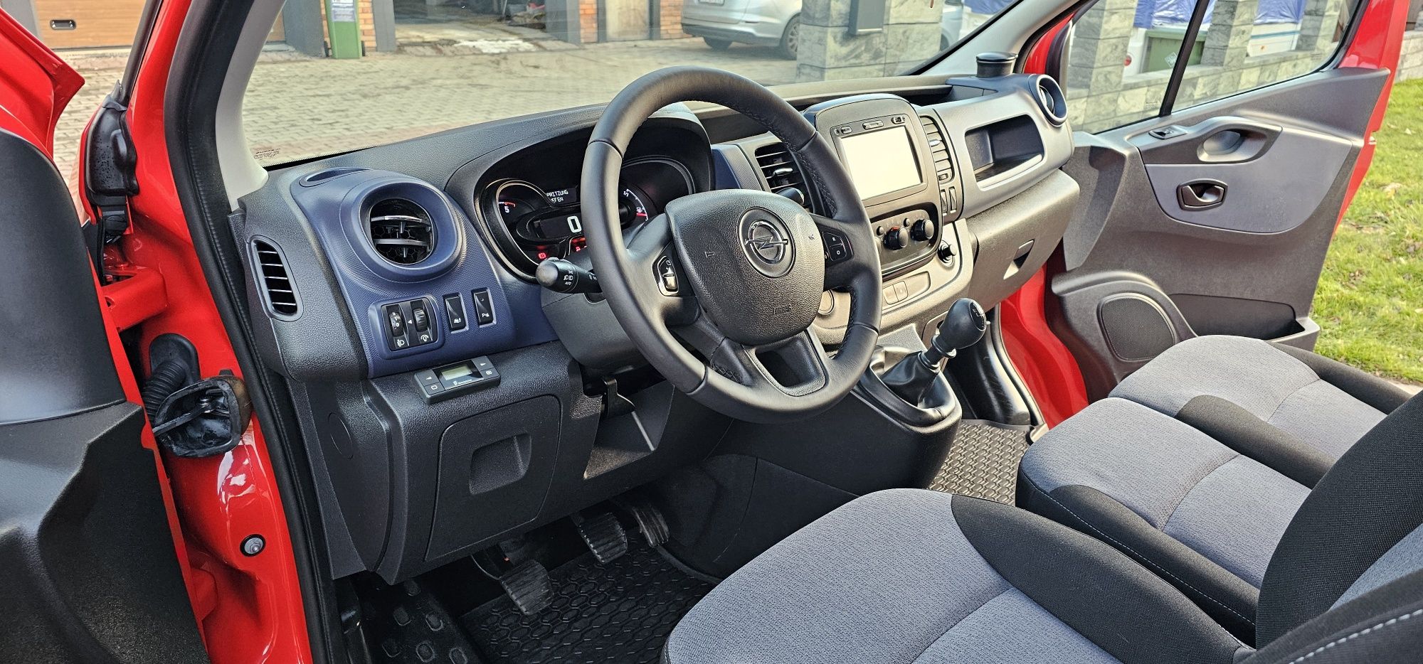 Opel vivaro long rok 2019 silnik 1.6 diesel przebieg 110 tys zamiana