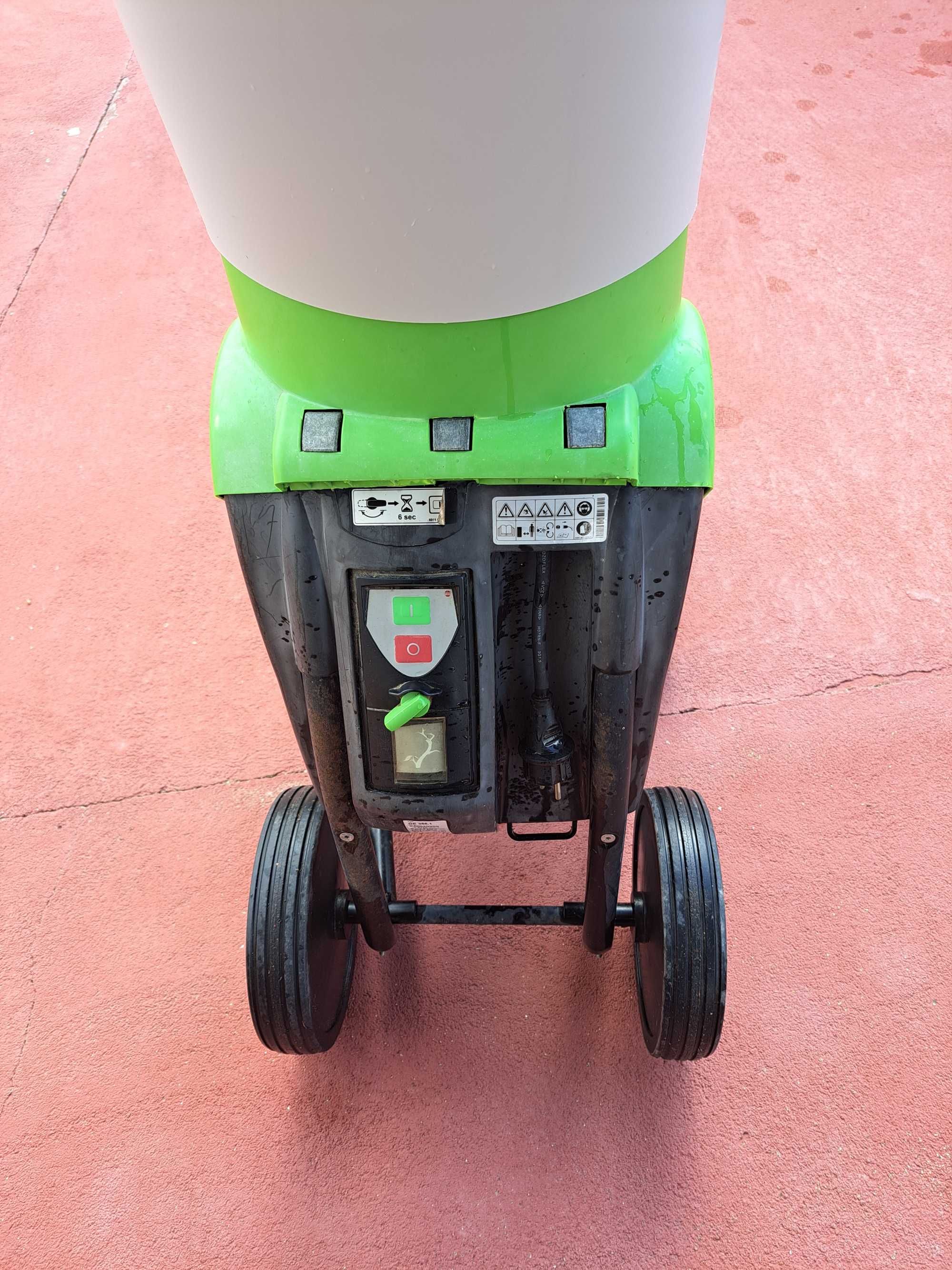 Máquina para triturador de ramos