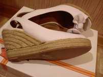 Босоножки белые летние кожа Clarks.