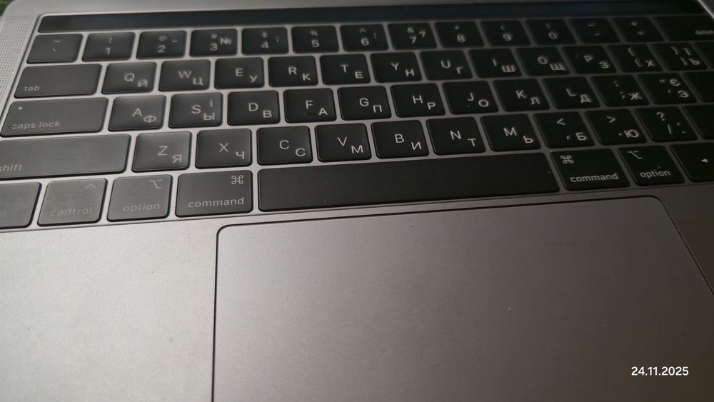 Apple Mac Book Pro touch panel