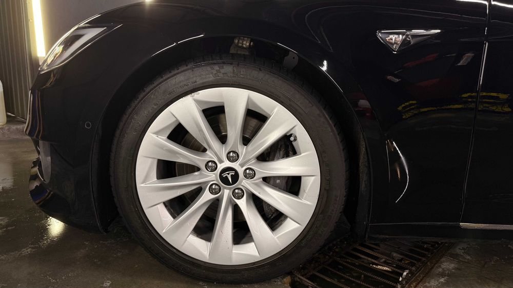 Tesla model s 90d dual motor Rest