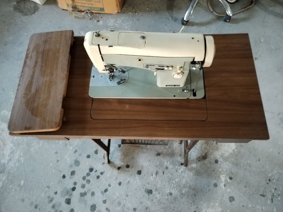 Vendo maquina de costura olivia