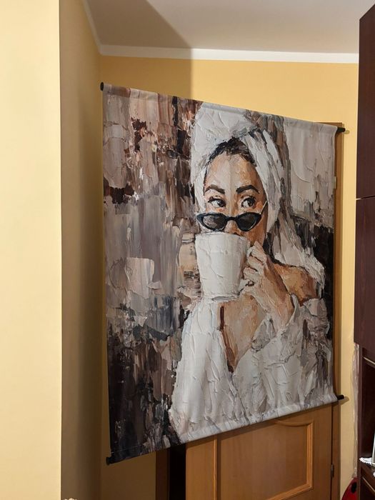 Duży Rozwijany obraz materiałowy kobieta z kawa glamour