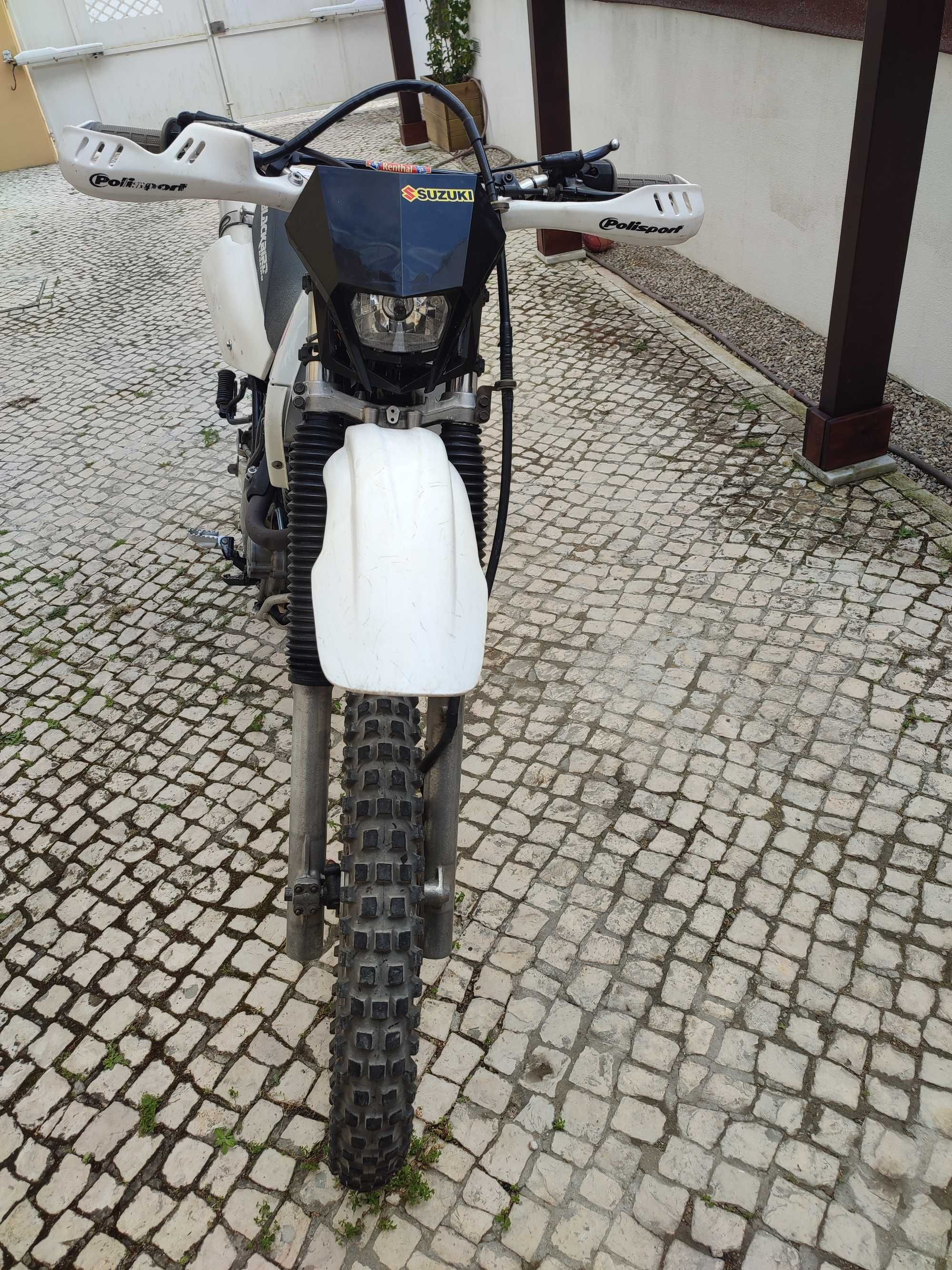 Suzuki DR 350 S kick