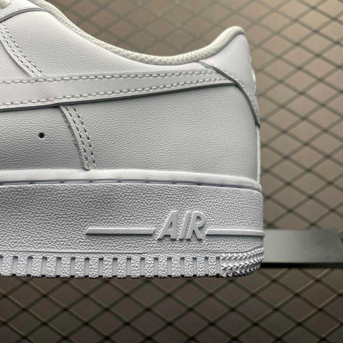 Buty meskie Mokasyny Nike Air Force 1 Low '07 White R.42