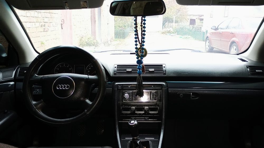 Продам Ауді А4 б6 1.6 бензин