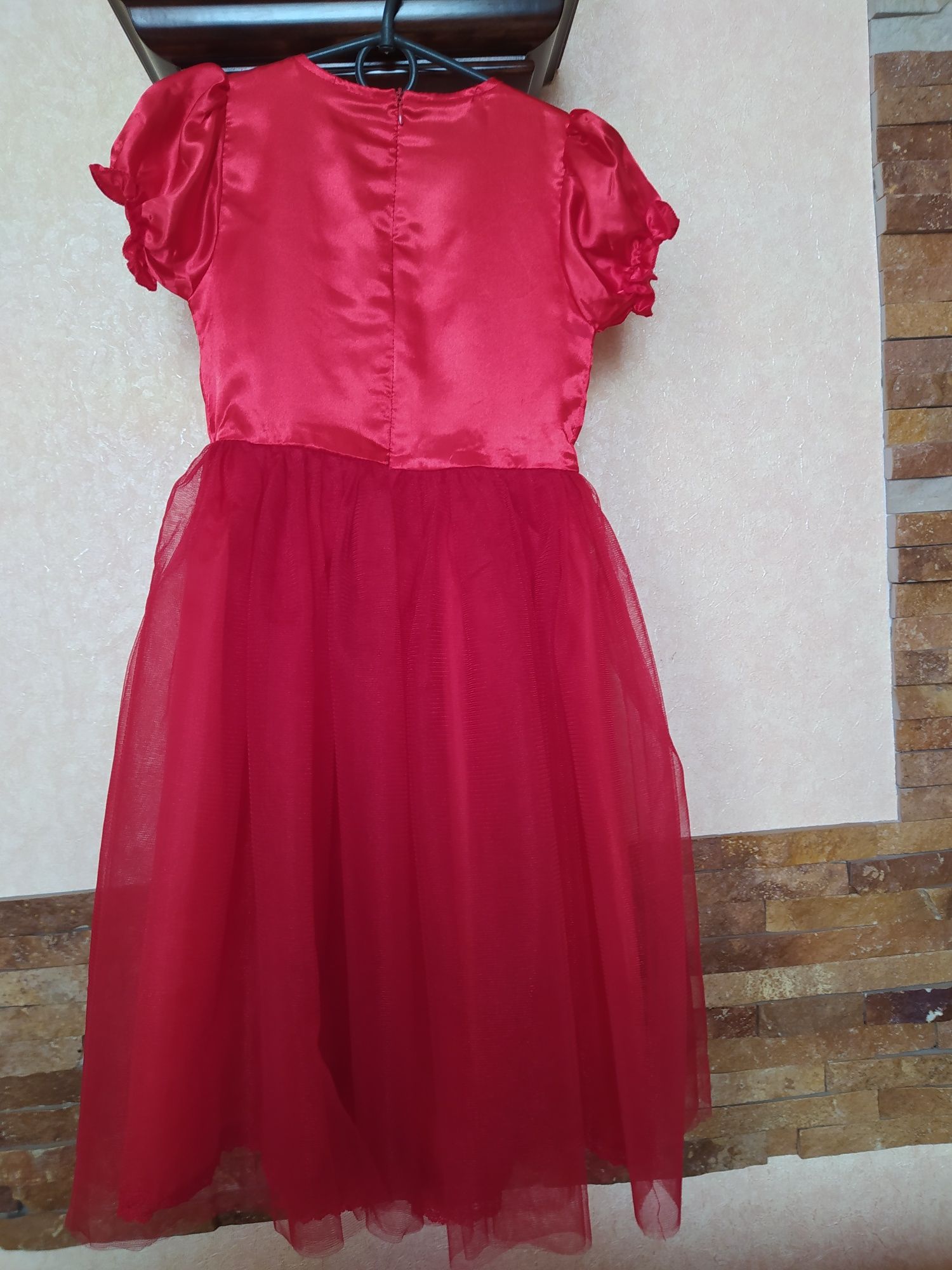 Нарядне платтячко червоного кольору!!!