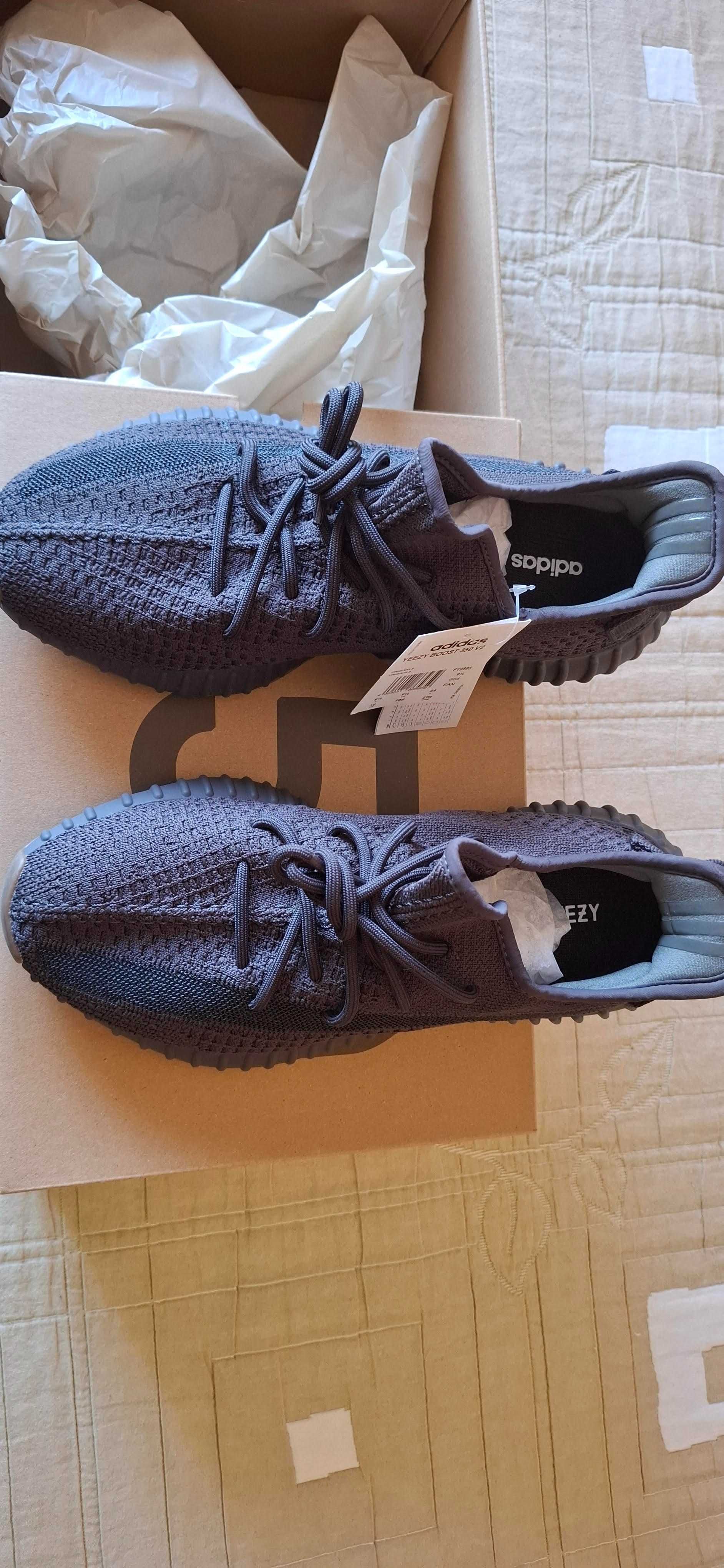 Yeezy Boost 350 V2 Cinder - Tamanho 44