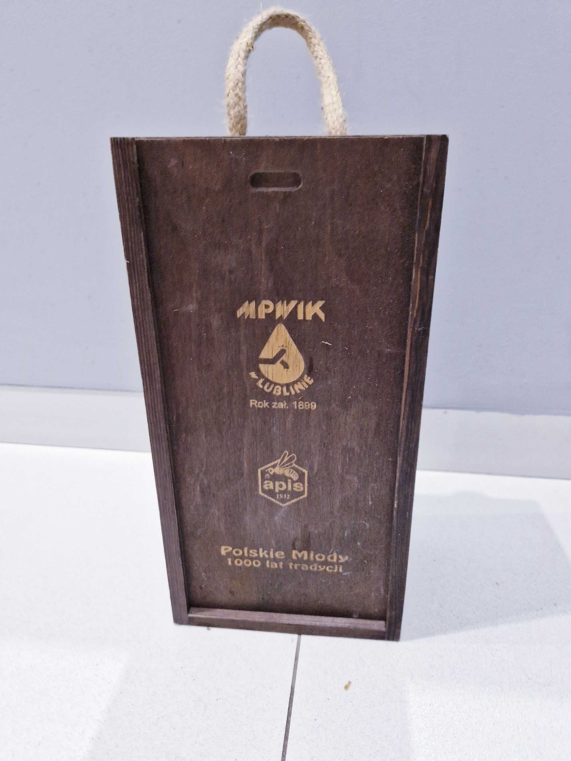 Drewniana skrzynka, pudełko prezentowe na butelkę