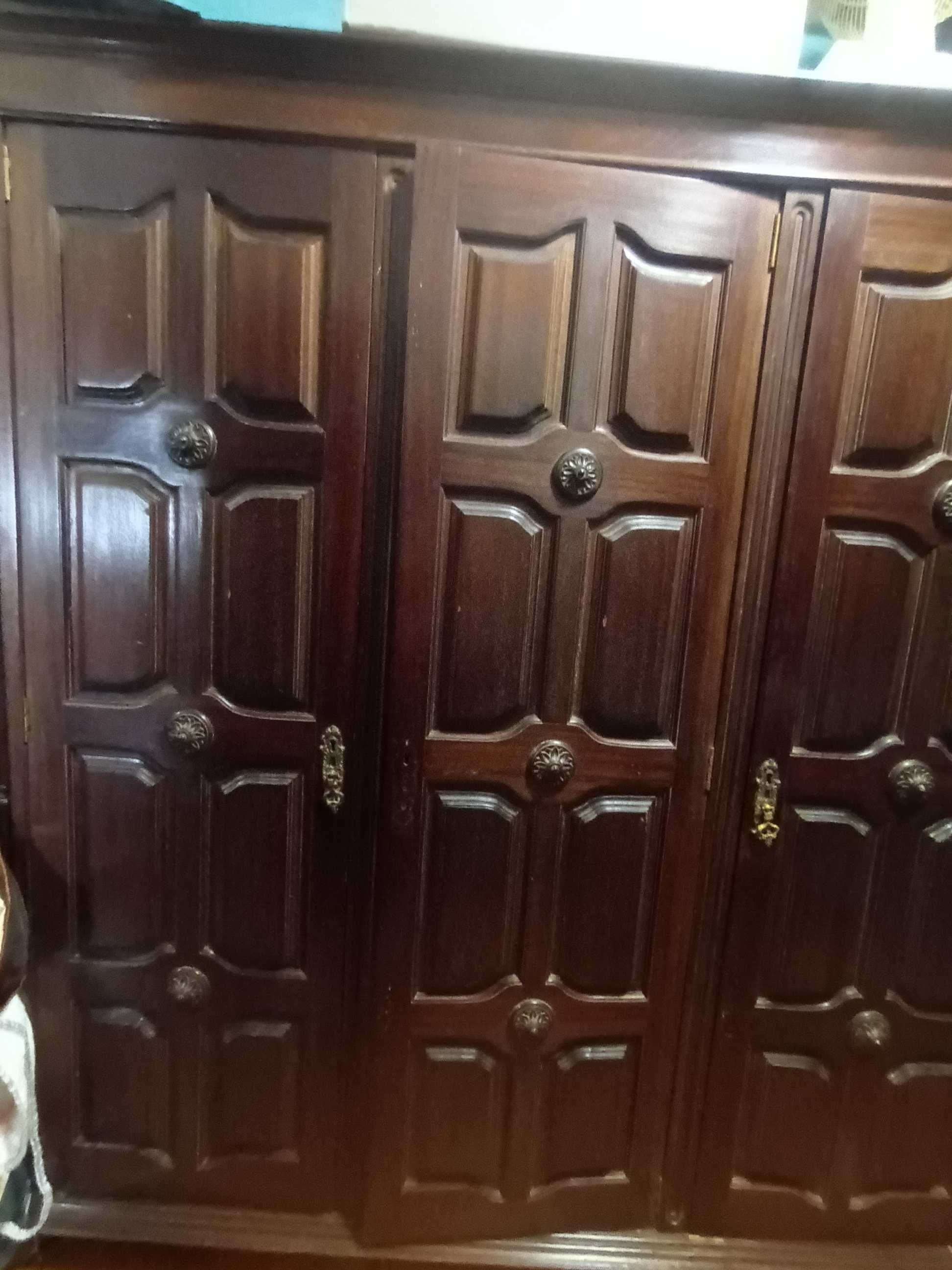 Roupeiro antigo 3 portas