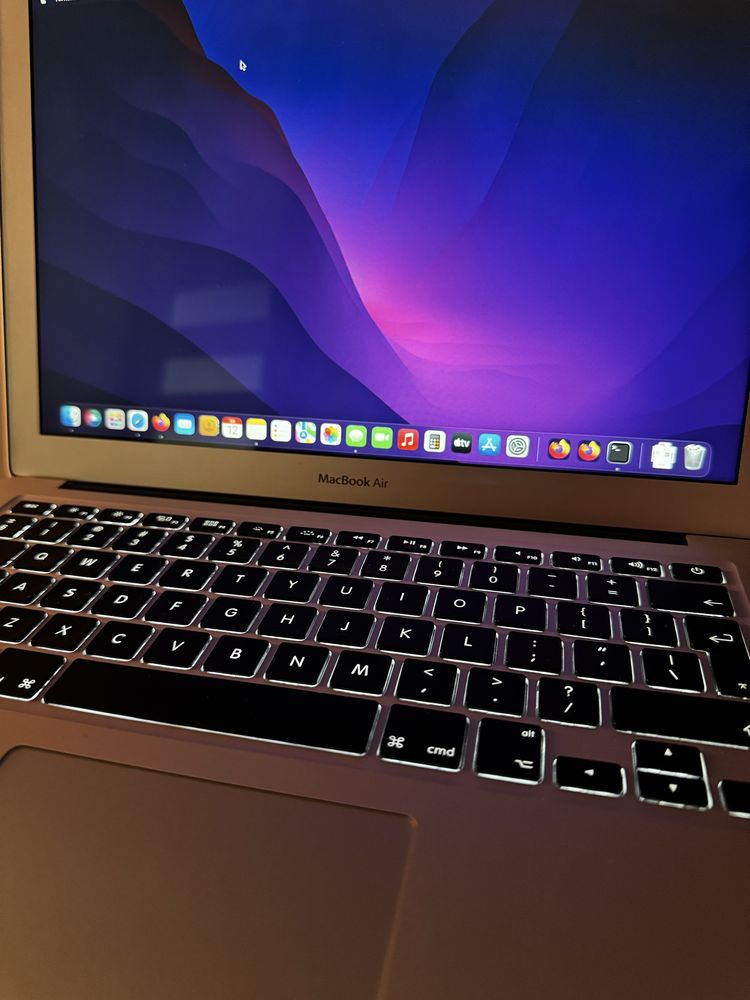 MacBook Air 13” (2017) | i5 1,8 GHz | 8 GB RAM | 128 GB SSD | A1466
