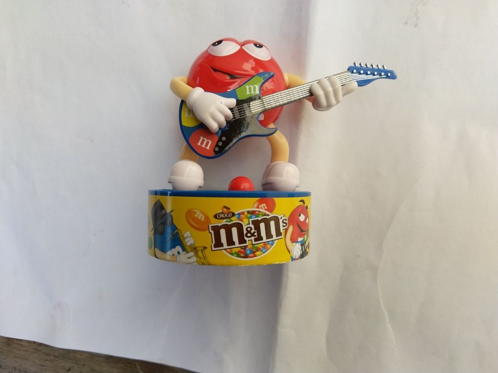 Музыкальные игрушки гитаристы Эмемдемс Rock Stars M&M's.