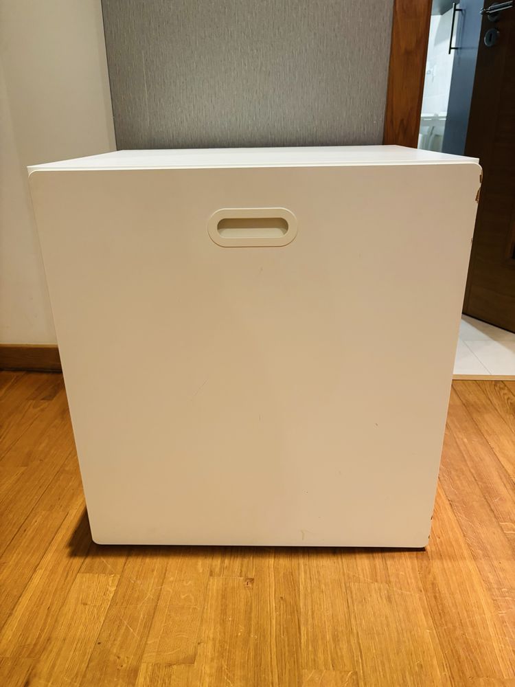 Ikea - Armário / Mesa de Cabeceira