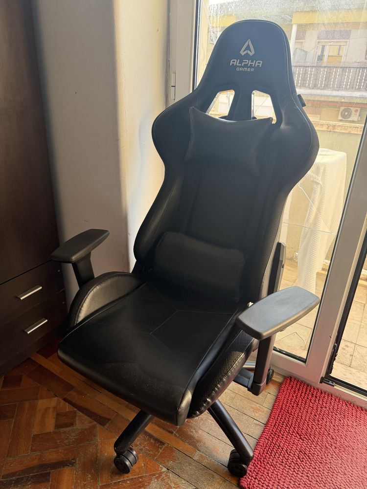 Vende-se cadeira gamer da Alpha Gamer.
