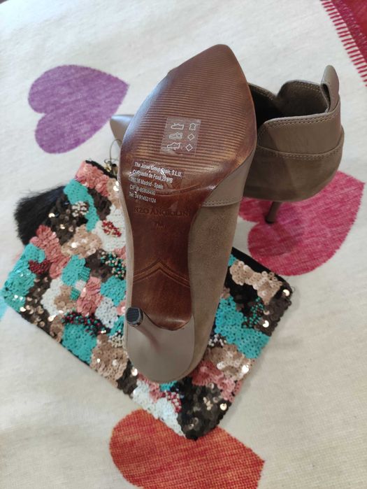 Botas em pele e camurça num 37. Marca Enzo Angiolini El corte Inglês