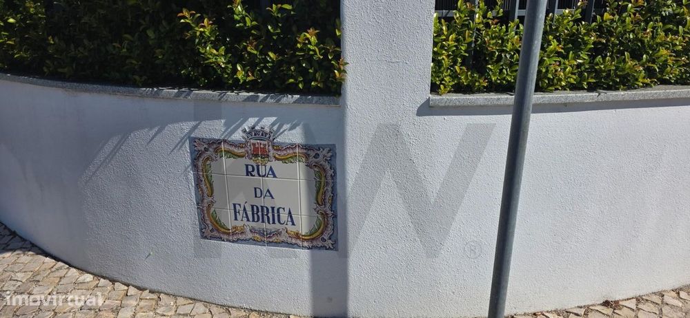 OPORTUNIDADE ÚNICA: Terreno para Construção no Coração do Bairro das F