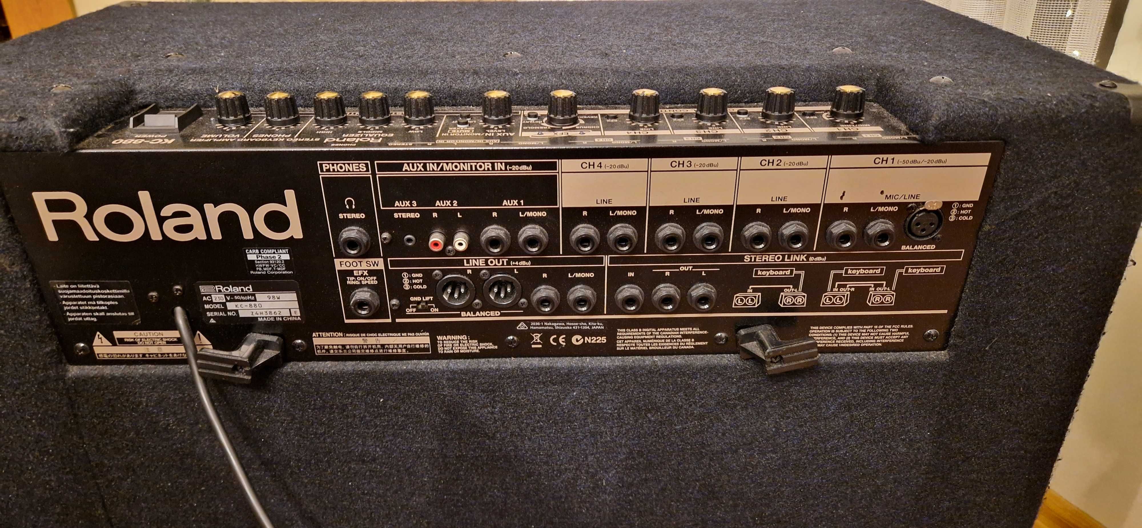 Wzmacniacz Roland KC 880