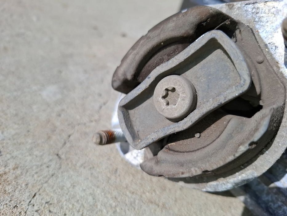 Łapa Poduszka Skrzyni Biegów A4 B6 B7 Seat Exeo 8E0399115P