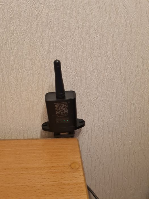 Інвертор гібридний 1800 wt синус 12 вольт  плюс акум 300 ампер н