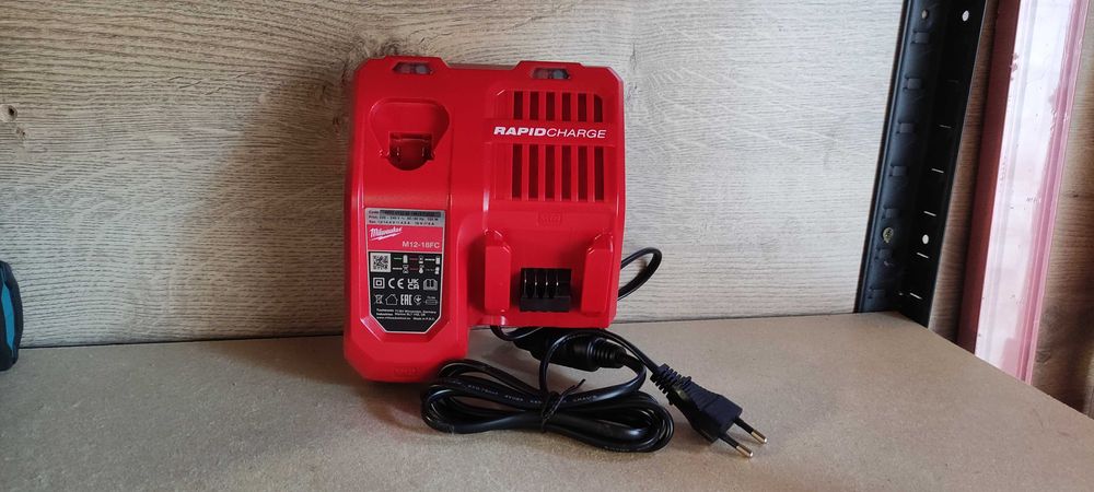 Nowe  szybkie ładowarki Milwaukee m12-18 Fast Charge