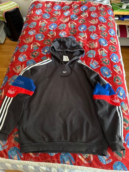Camisola adidas.