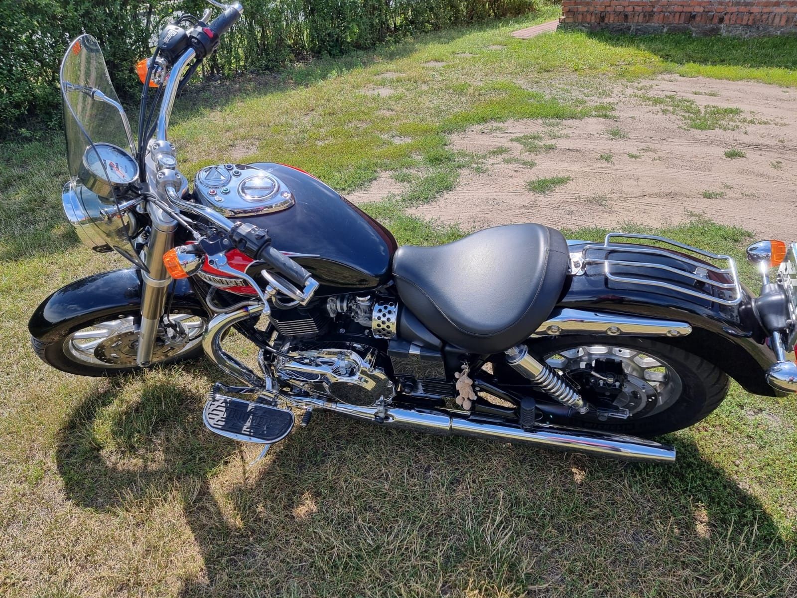 Triumph America 900 z małym przebiegiem