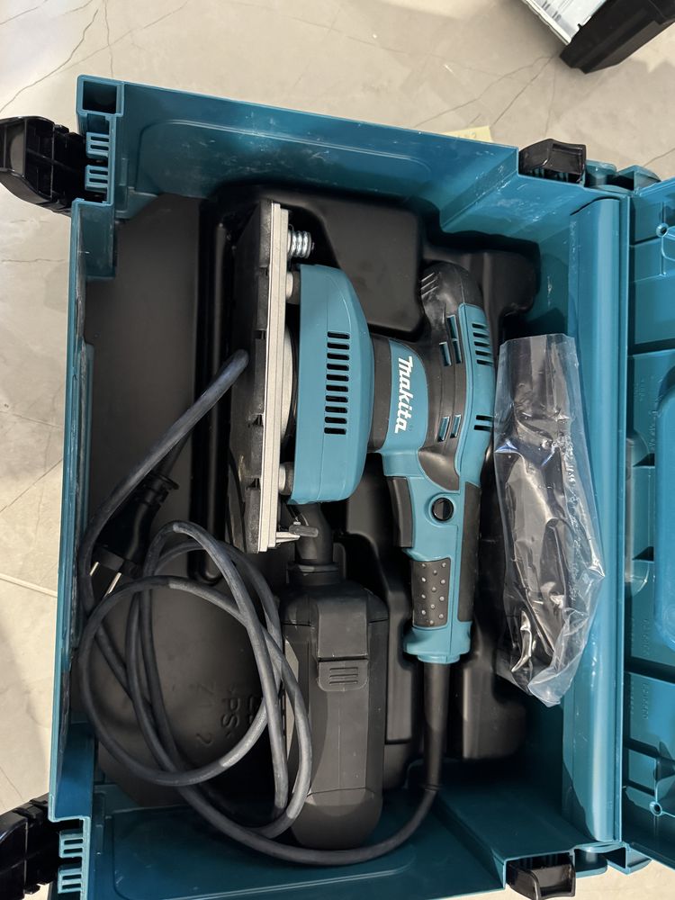 Szkifierka oscylacyjna Makita BO3711J