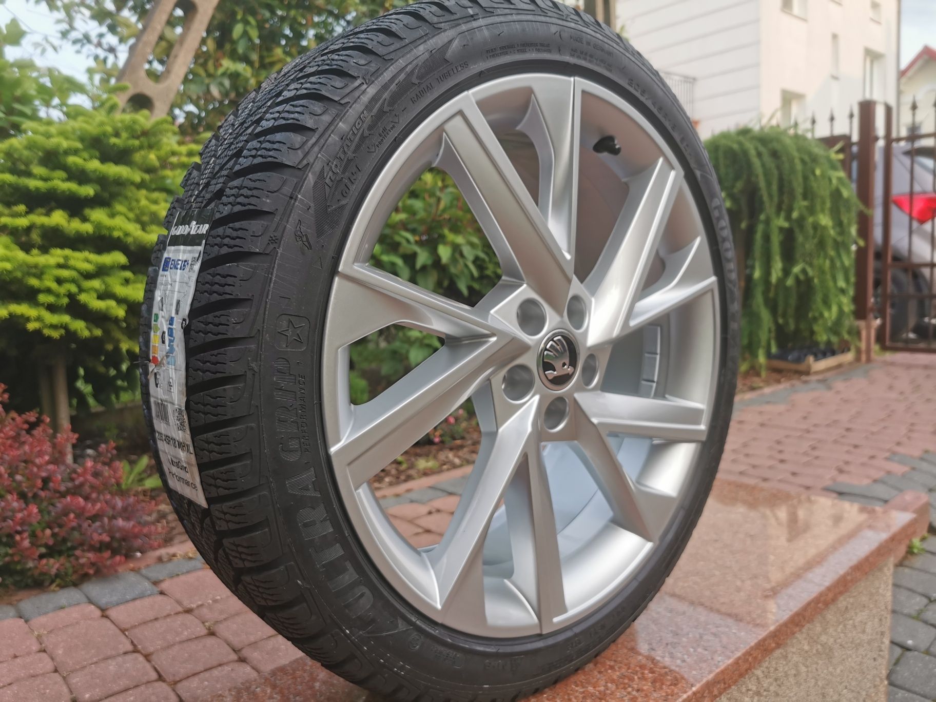 Fabrycznie NOWE Koła 205/45R18 Skoda Kamiq Scala Fabia a VW Goodyear 5