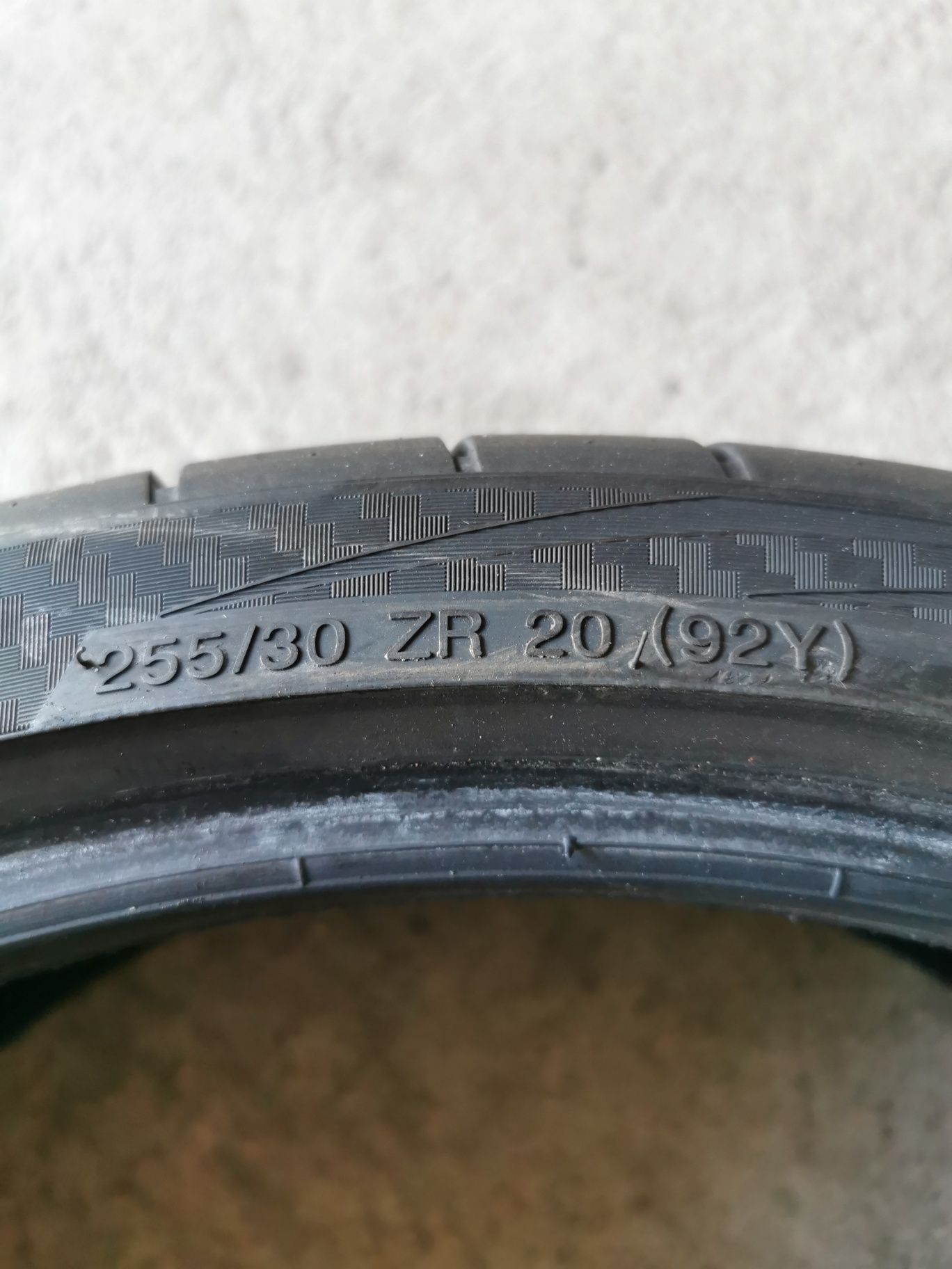 Para opon 255/30R20 VREDESTEIN Ultracvorti R z 2017r.