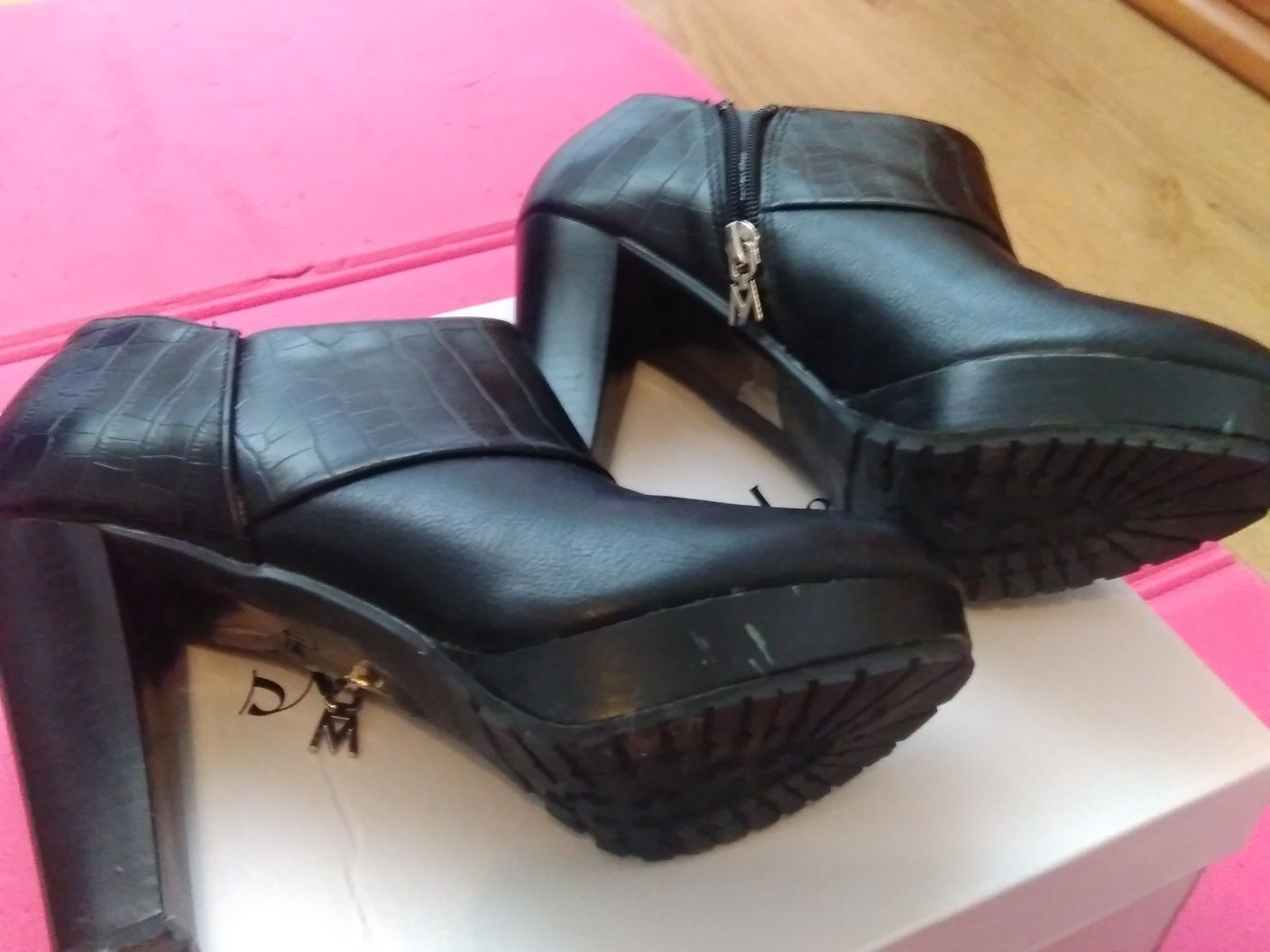 Botins pretos 37