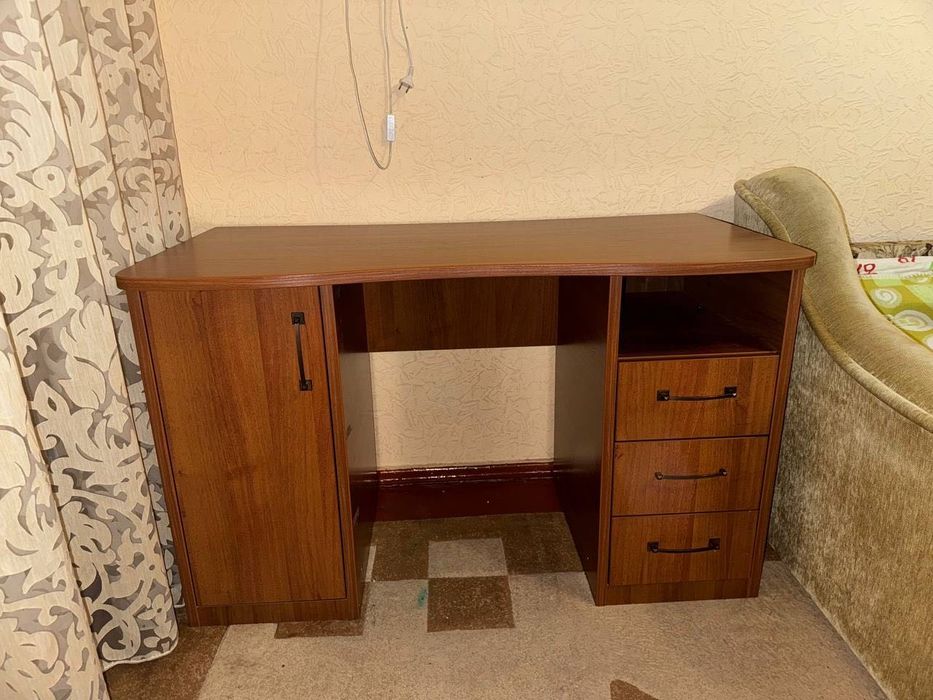 Письменний стіл б/у