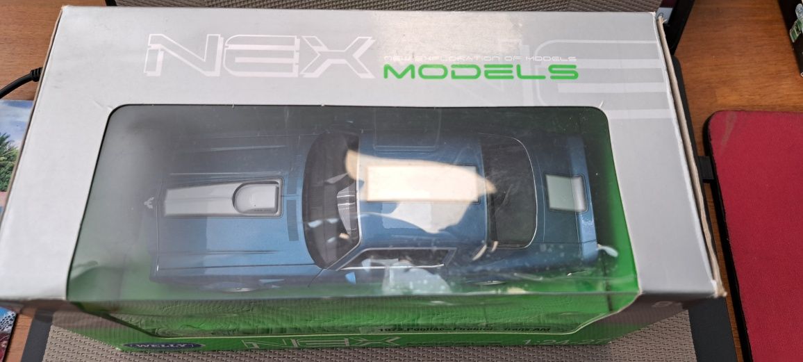 Машинка модель pontiac trans Am 1972 1/24 welly