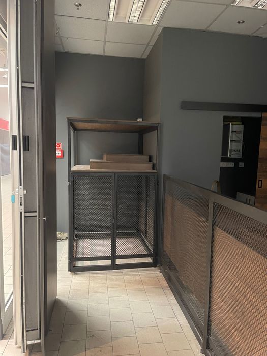 Meble/ regały sklepowe