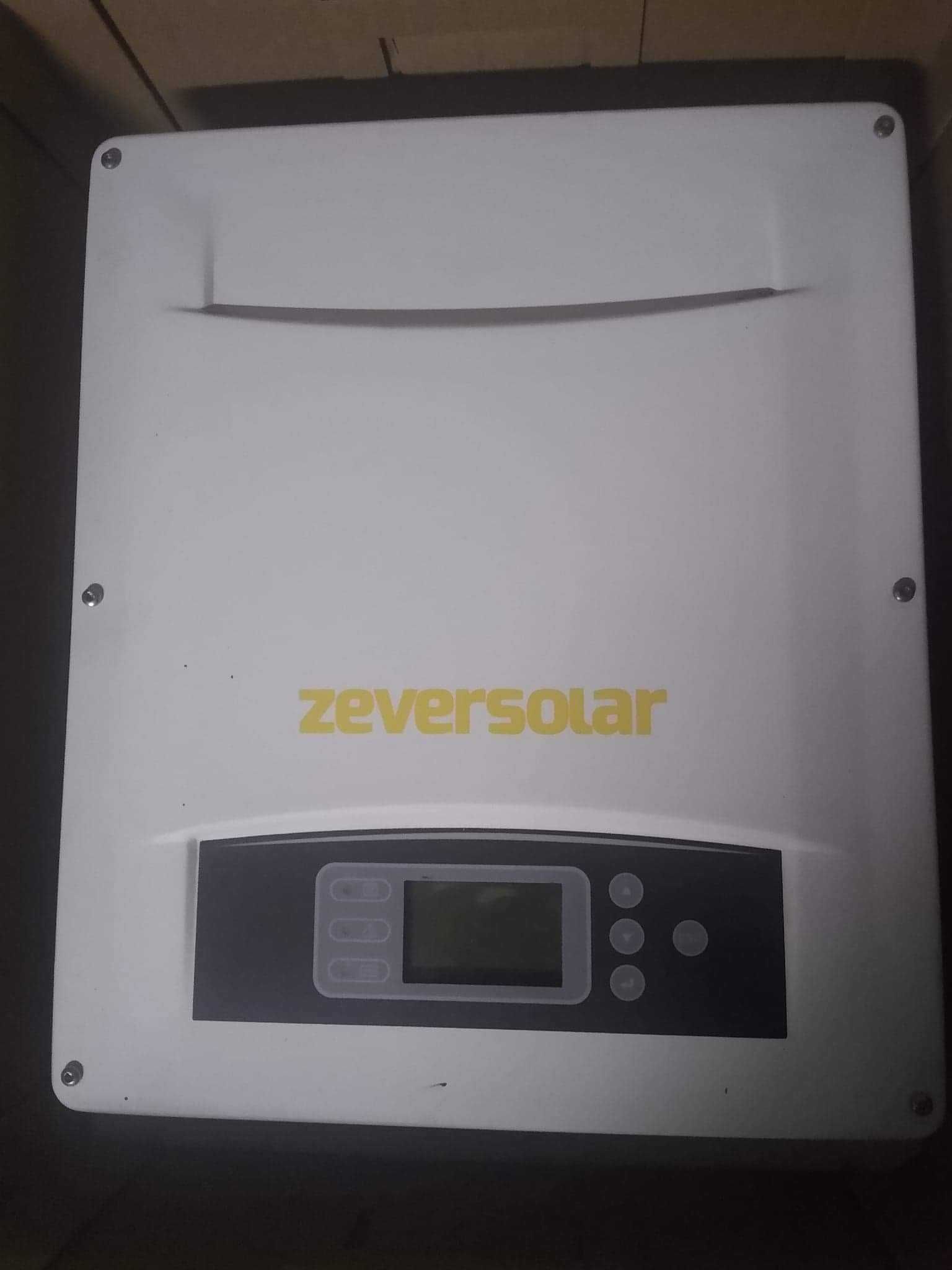 Inwerter solarny Zevelsolar Tlc4000 
3 fazowy + rozdzielnice