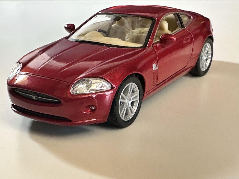 Carro Miniatura Jaguar XK Coupe – Alta Detalhação