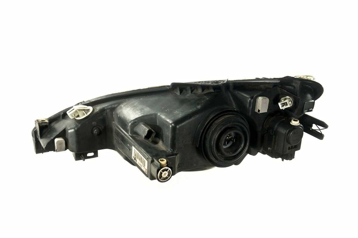 Reflektor lampa przód Peugeot 206 I - prawa  69.1.24