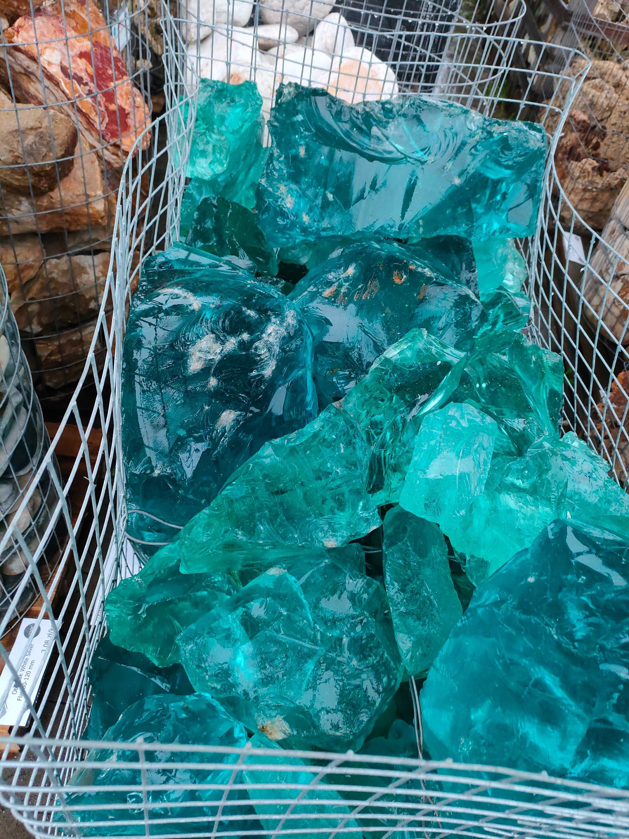 Szkło dekoracyjne odlewy huty szkła bryły szklane turkus glass kamień