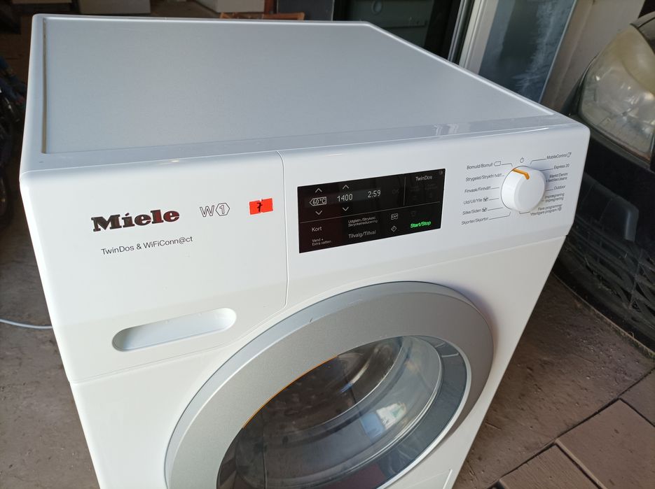 Пральна машина на 8 кг Miele WCE670