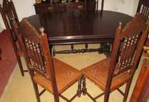 Mesa oval extensível com 6 cadeiras