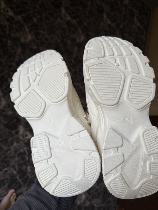 Зимові кросівки жіночі 36