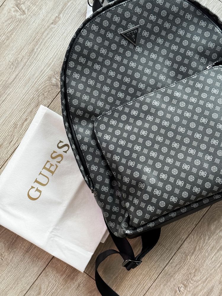 Nowy plecak marki Guess
