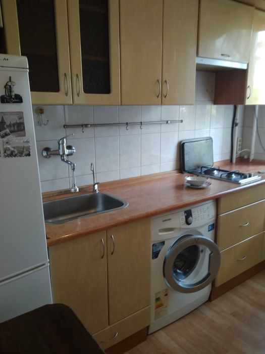 Пропоную  3-х. кімнатну квартиру в центрі, на  Галицькій  площі