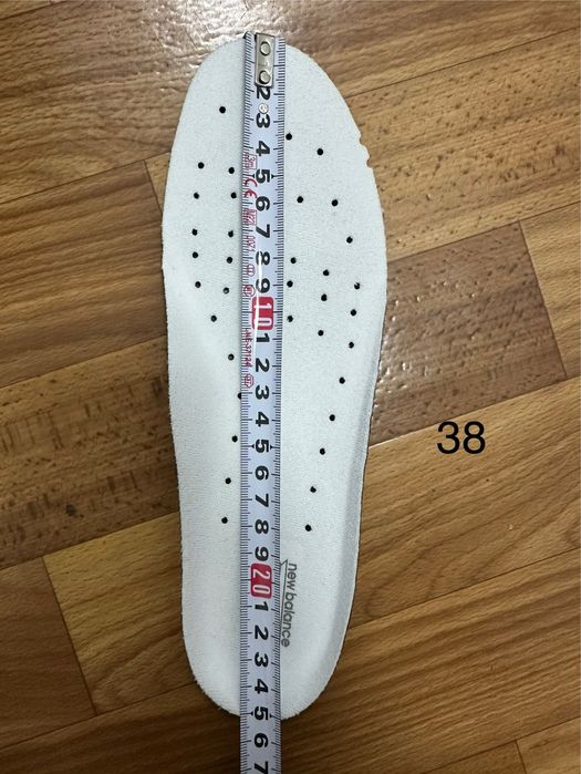 Жіночі кросівкм New balance 2002