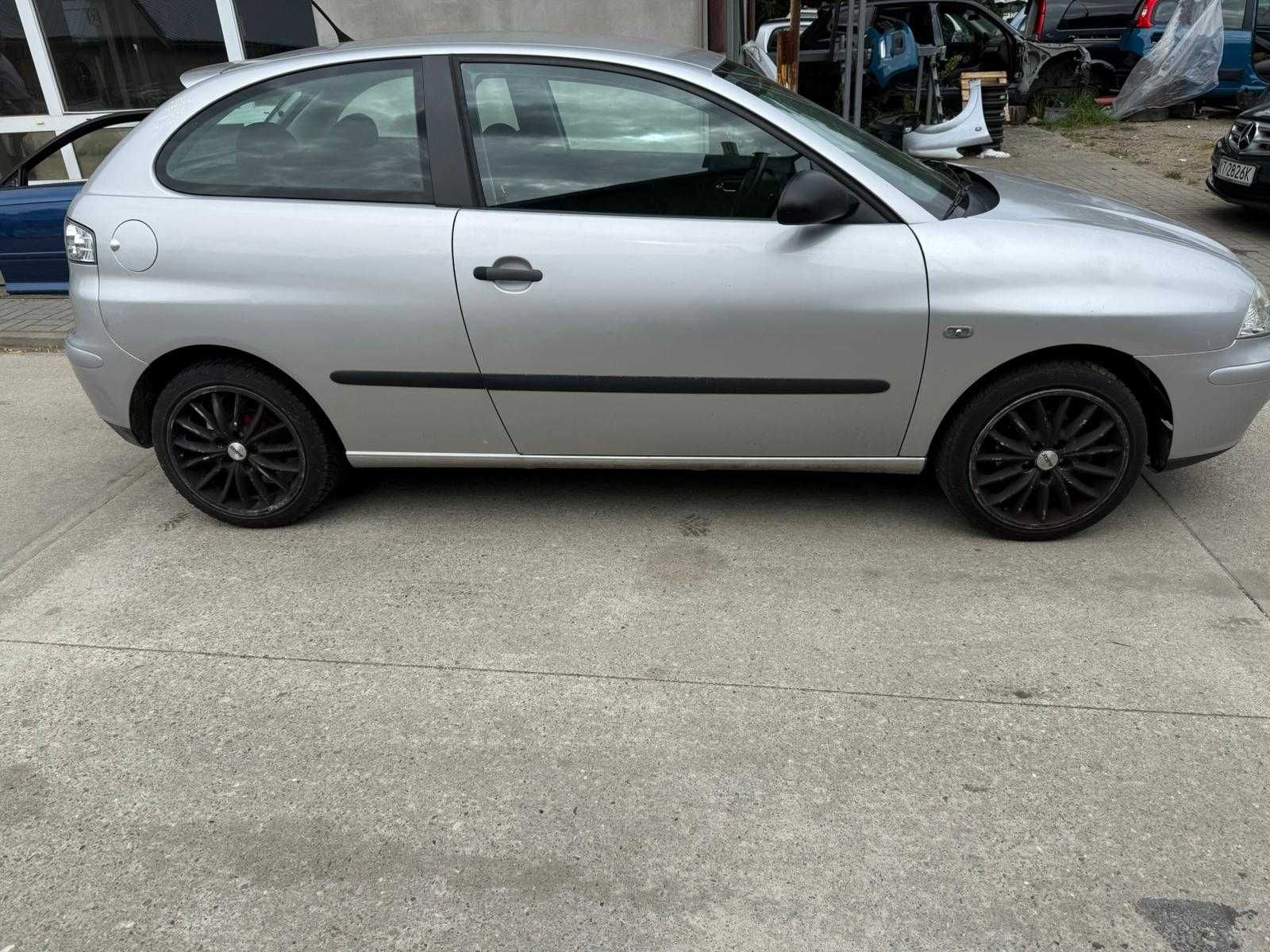 Na części drzwi/maska/tylna klapa/fotele Seat ibiza 3 III 6l ls7n