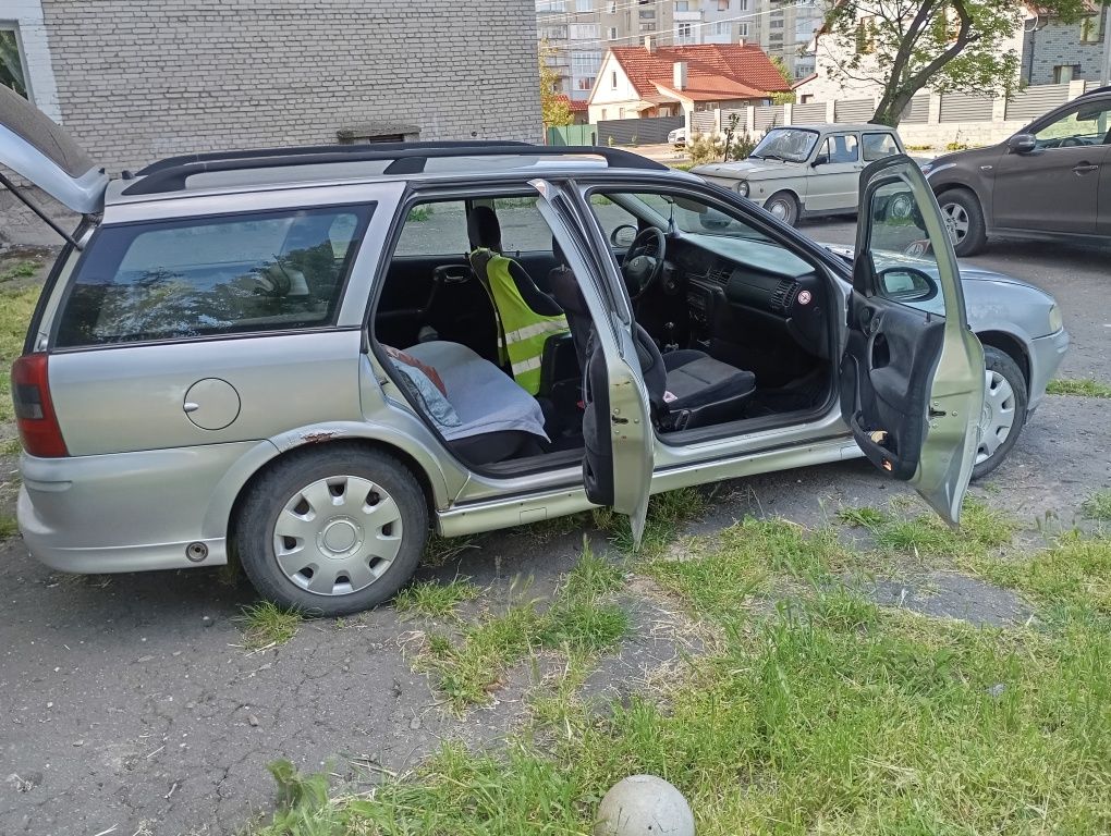 Продам автомобіль Opel Vectra 2000p