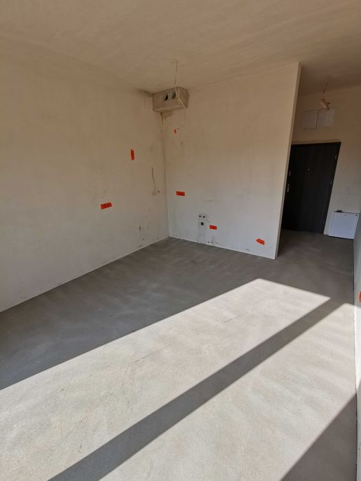 Kawalerka z ogródkiem, i widokiem na panoramę miasta