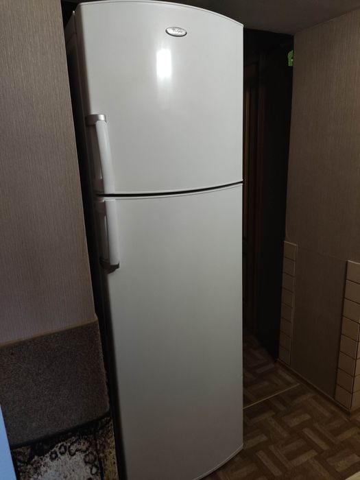 Продам б/у No frost холодильник Whirlpool