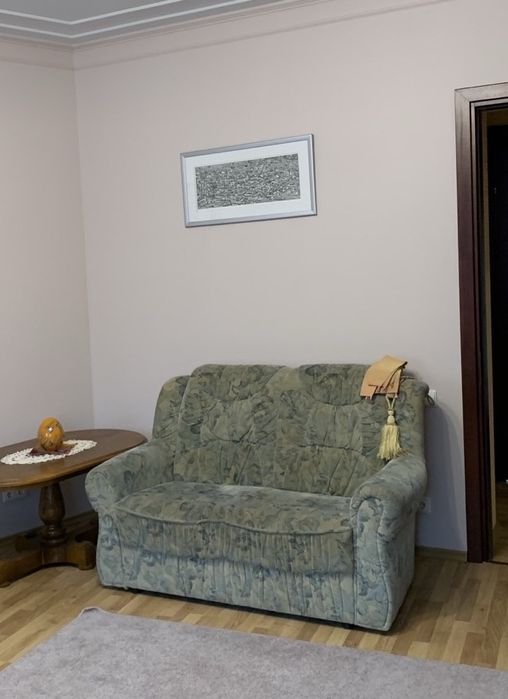 Диван двохмісний