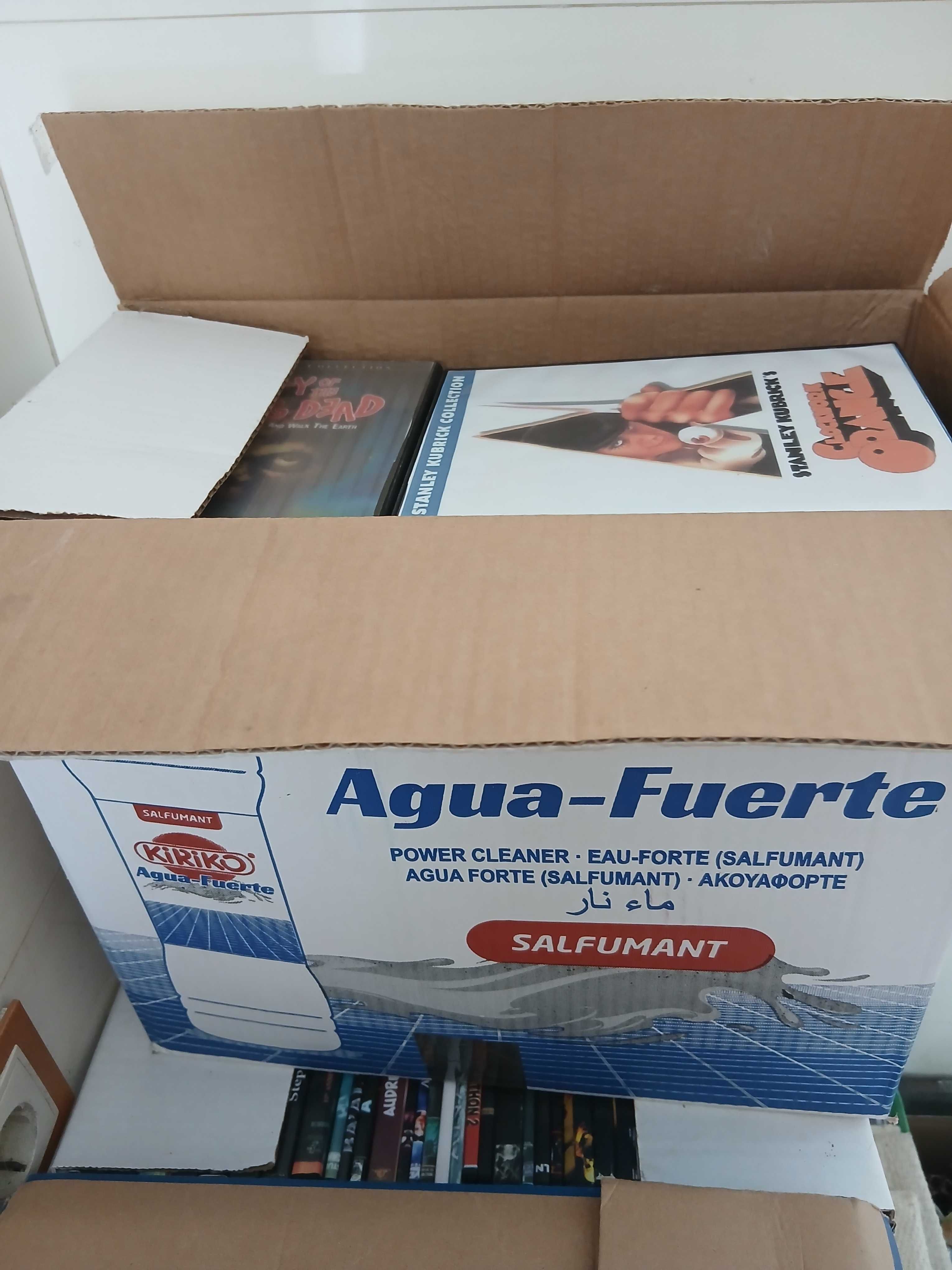 Caixas de dvd slim e normais